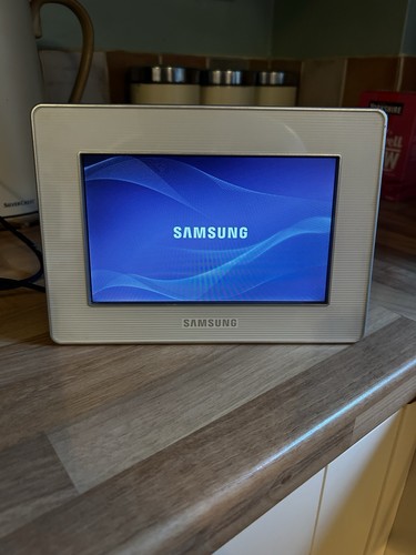 Samsung spf 72v - 7in, lcd